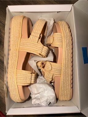 Dream Pairs Beige Woven Platform Sandals